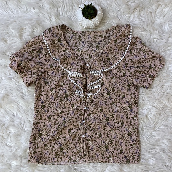 Like new diary pink floral button down puff sleeve blouse, ruffle collar - Picture 10 of 13